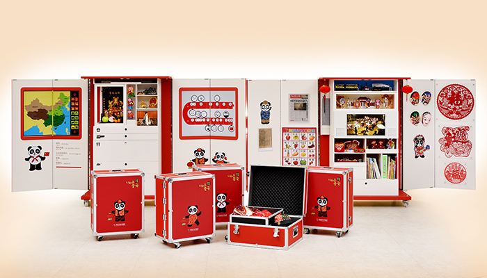 Since 2010, the National Folk Museum of Korea has been developing a series of Kkureomi Culture Discovery Boxes. The Vietnam boxes were developed in 2010 and the China boxes were created in 2015.