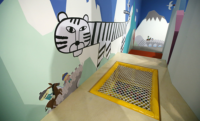 The exhibit offers a chance for children to play and to learn more about what traveling was like in Joseon times.