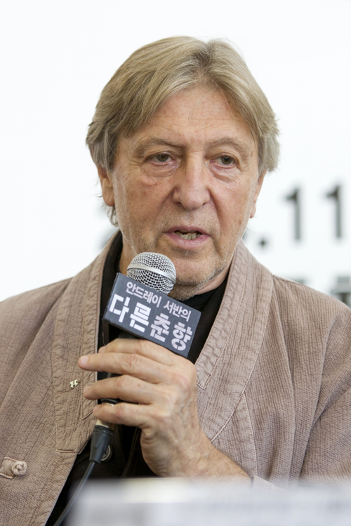 Theater director Andrei Serban talks about his new production, 'Andrei Serban’s Different Chunhyang,' during a press conference in Seoul on November 5. 