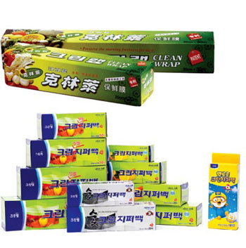 Above: With its own Chinese name with a similar pronunciation, 克林萊, Cleanwrap has become one of the top sellers at big-box stores across China. Bottom: Clean Zipper Bags can be found in various sizes, including one with the cartoon character Pororo, the Little Penguin. The rounded edges and re-sealable zipper lock help customers store food in airtight conditions and prevent leaking. 
