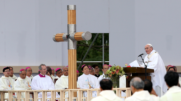 Closing_Mass_Pope_Francis_01.jpg