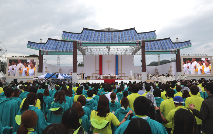 Closing_Mass_Pope_Francis_04.jpg