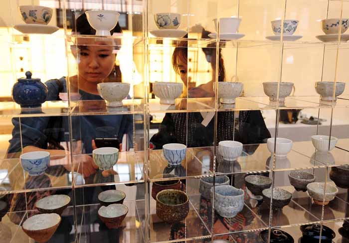 The 2014 Craft Platform exhibition opens its doors on June 25 at Culture Station Seoul 284, the old Seoul Station building, in central Seoul, to showcase a wide range of craftwork and artistry.