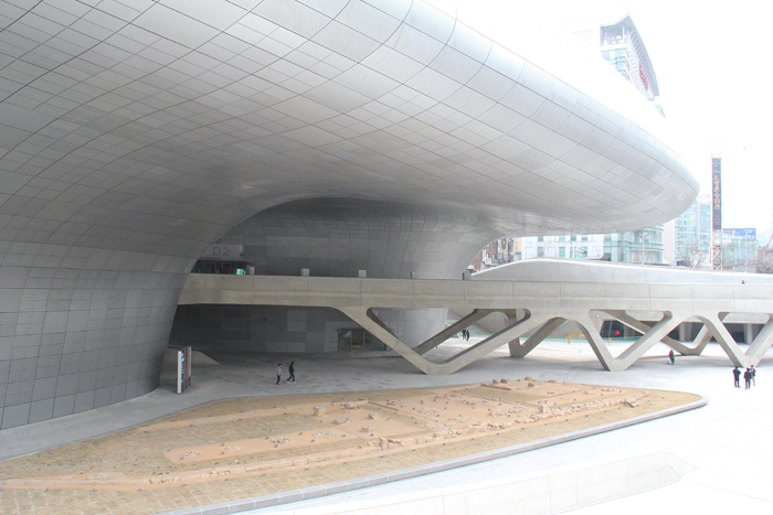  Relics found at the site during construction have been preserved. (photo: Limb Jae-un) 