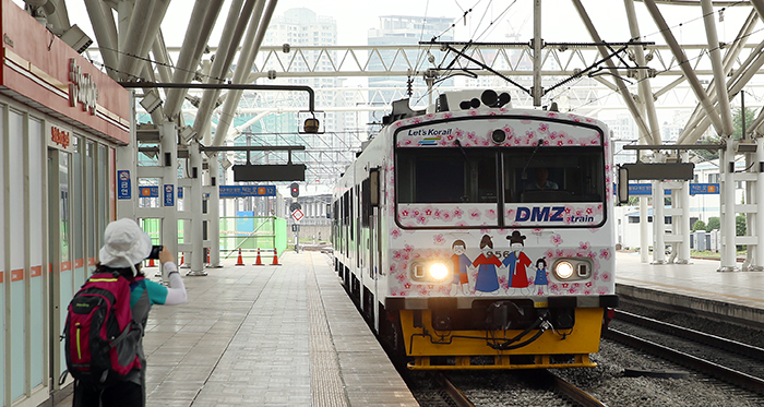 The new DMZ Train will operate along the Gyeongwon Line once a day starting this August, linking Seoul and Baengmagoji Station in Cheorwon. (photo: Jeon Han)