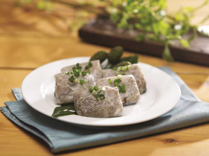 The above dish, <i>daegu kkeopsil nureumi</i>, is made with cod that has had its skin removed. Mushrooms, such as finely chopped manna lichen and shitake mushrooms, and finely shredded pheasant meat are used to fill the inside of the cod before being boiled in hot water.