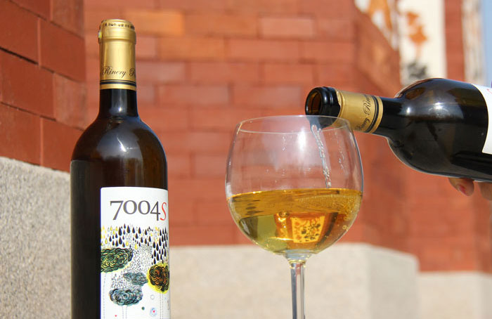 A bottle of Darae Wine is made from kiwis. It offers the unique taste and smell of the kiwi, after waiting 10 months to mature. 