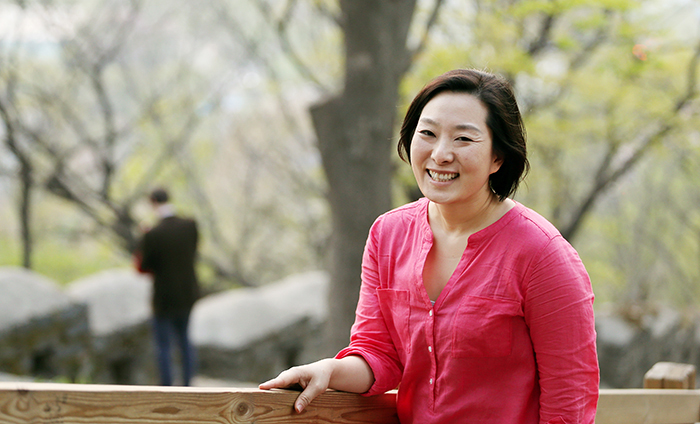 Lee Jung-jin has been teaching Korean language at the Democracy Prep Public School since its establishment in 2005. (photo: Jeon Han)