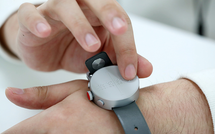 Park In Beom, an employee at venture startup Dot, reads the company's new braille Dot Watch. The Dot Watch is the first braille and tactile smartwatch. It was developed by the Korean venture startup Dot, and it will begin exports in January.