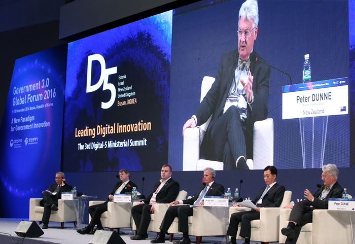 The third Digital 5 Ministerial Summit is held on the future of e-government and global digitalization, in Busan on Nov. 10 and 11. Ministers from the five member countries engage in a discussion during the conference.