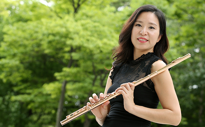 Flutist Yoon Hyun-im (photo: Jeon Han)
