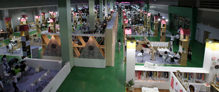 Sixty-six ladies' wear, 18 men’s wear, four children’s wear and 32 accessory brands participate in Fashion KODE 2014. (photo: Jeon Han)