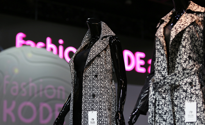 Visitors can hear about the latest fashion trends from participating designers at pop-up stores and boutiques at Fashion KODE 2014. The above photo shows ladies’ wear on display at REVEZEBRA's booth. (photo: Jeon Han)