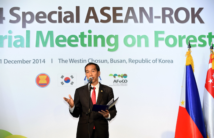 Indonesian President Joko Widodo delivers the keynote speech during the 2014 Special ASEAN-ROK Ministerial Meeting on Forestry in Busan on December 11. 