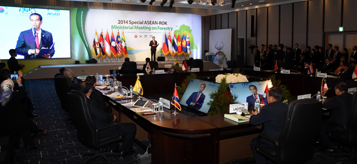Forest ministers, vice ministers and other participants listen as Indonesian President Joko Widodo gives a speech during the 2014 Special ASEAN-ROK Ministerial Meeting on Forestry in Busan on December 11. 