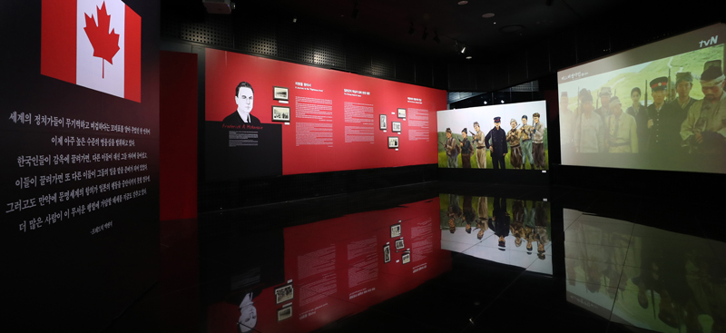 This was the Frederick A. Mackenzie section of the exhibition “Korea’s Independence Movement and Canadians” held this year from Feb. 23 through March 31 at City Gallery of Seoul Citizens’ Hall. The colorized photo of the photo “Anti-Japan Righteous Armies” was also on display next to the last episode of the Korean historical drama “Mr. Sunshine.” Jeon Han