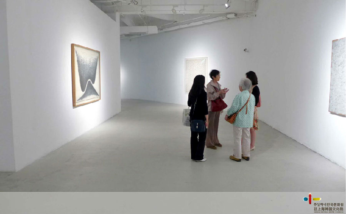 The “Fullness in Emptiness: Material and Spiritual Properties in Korea’s Modern Art” exhibition is now underway at the SPSI Art Museum, in Changning District, Shanghai.