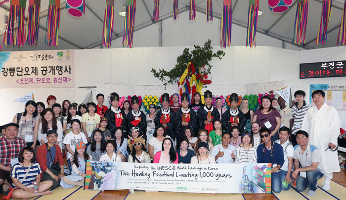 Participants in the KOCIS tour pose with traditional performers after the Confucian ritual on June 1. (photo: Jeon Han)