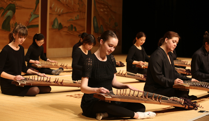 Gayageum_Expats_Performance_02.jpg