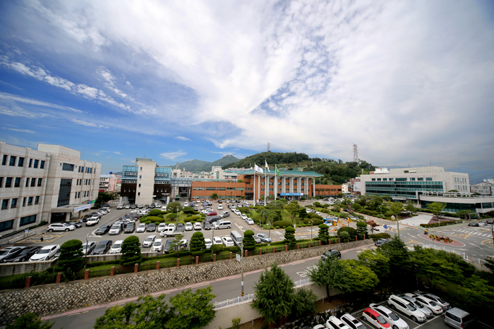  A view of Gimhae City Hall. 