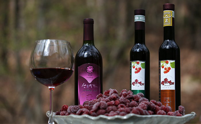 Wines and vinegars made from raspberries are produced in Gimhae.