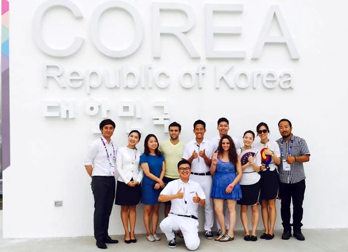 Leader of the U.S. House of Representatives Nancy Pelosi and Giuseppe Rossi, an Italian footballer at AFC Fiorentina, recently visit the Korea Pavilion at Expo Milano 2015.