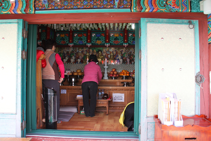 Many Buddhists visit Yeonjudae Temple located atop the mountain peak. 