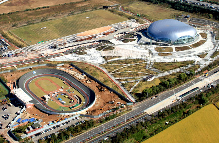 (From left) The Gyeyang Asiad Archery Field, the Gyeyang Gymnasium (photo courtesy of the Incheon Asian Games Organizing Committee)