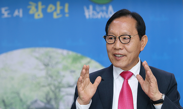 County Mayor Cha Jeong-sup expresses his will to turn Haman into a self-sufficient city with a flourishing culture.