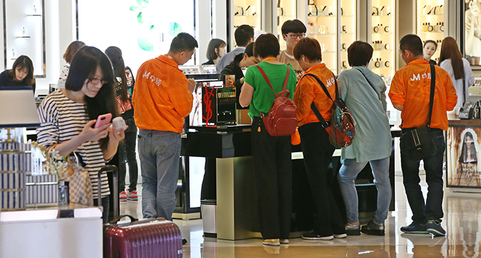 Employees of the Joymain Group shop at a duty-free outlet in Seoul on May 8.