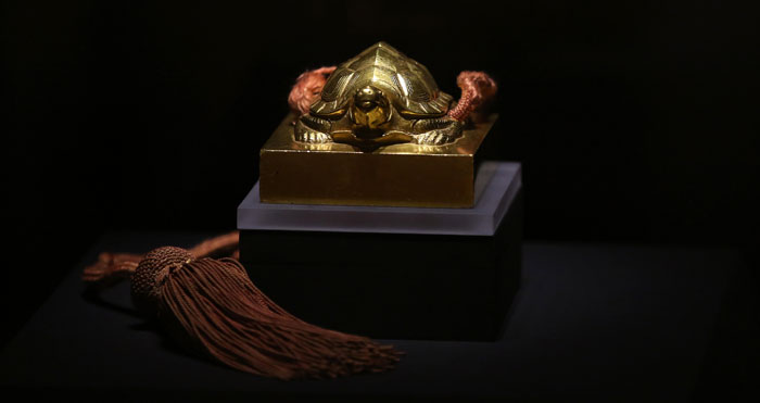 The royal seal used by King Sejong is located in the center of the installation work of art 'Seeing the Sound -- Rain' by Kim Kicheol.