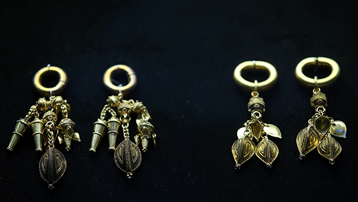 An artifact of Roman glass (top) shows that the ancient Hapcheon area had some international trade along the Silk Road. Sophisticated golden earrings (bottom) show how well-developed metalsmithing techniques were at that time.