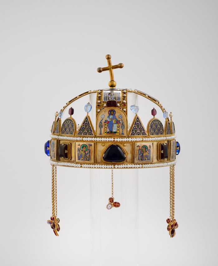  The holy crown of Hungary (photo courtesy of the National Palace Museum of Korea) 