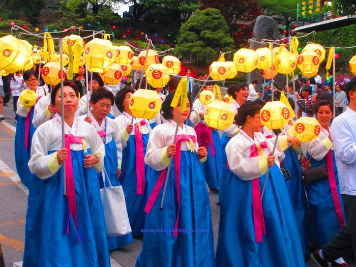 IMG_1009May%2016%20%20Lotus%20Lantern%20Parade%20in%20Seoul.jpg