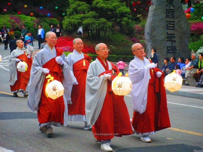 IMG_1032May%2016%20%20Lotus%20Lantern%20Parade%20in%20Seoul.jpg