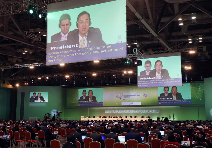 Chairman of the International Telecommunications Union (ITU) Plenipotentiary Conference 2014 Min Wonki presides over a session of the conference in Busan.