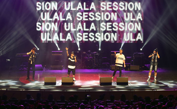 Members of the Ulala Session stage a performance full of energy during the ‘Hello, Mr. K’ concert at the Iksan Arts Center on Aug. 15.