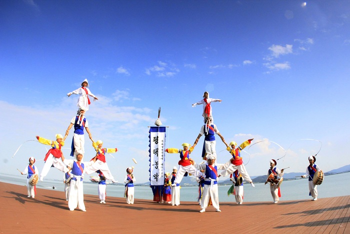 Important Intangible Cultural Heritage No. 11-2 Pyeongtaek Nongak (photo: Park Sungbok of Pyeongtaek Photobank - Memory in Pyeongtaek)