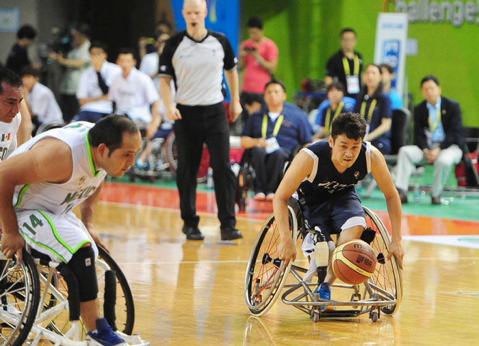  Korea plays Mexico after the opening ceremony on July 5. Korea won 72-61. (photos courtesy of the IWWBC) 