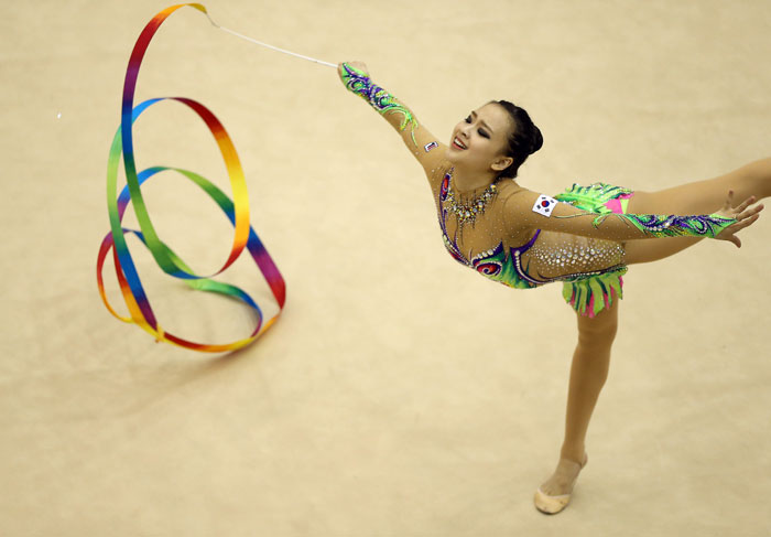 Rhythmic gymnast Son Yeon-jae performs in an international competition held at the Korea National Training Center in Taeneung, Seoul, on June 23. (photo: Yonhap News)