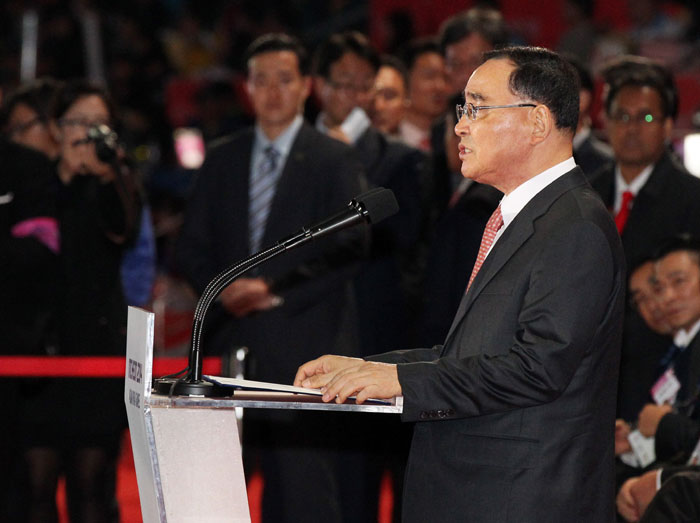 Prime Minister Chung Hongwon officially declares the commencement of the Incheon Asian Para Games.