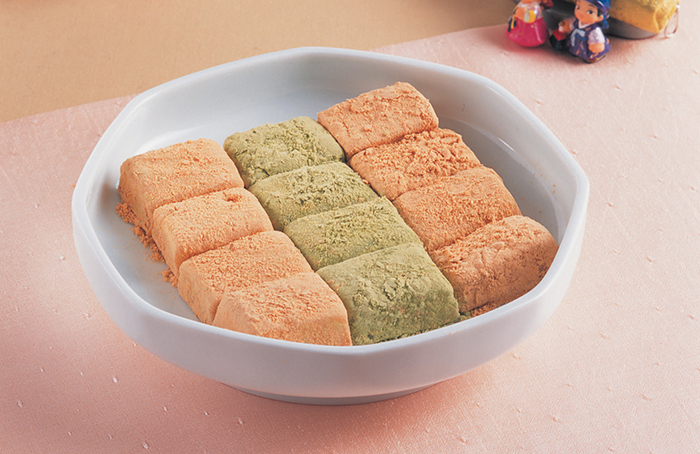 <i>Injeolmi</i> pounded rice cake is known for its chewy texture and soft taste.