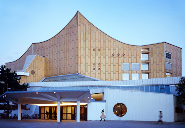 A scene from “Cathedrals of Culture 3-D”, the opening documentary film that kicked off the sixth Seoul International Architecture Film Festival. 