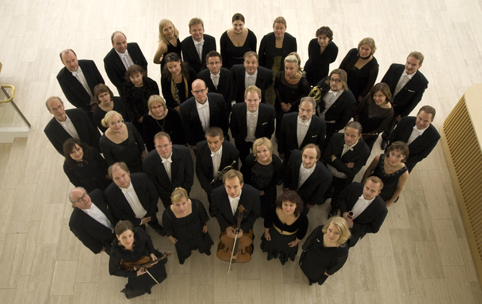 Ralf Gothoni, a Finnish conductor (top), will lead his country’s finest chamber orchestra, Tapiola Sinfonietta (bottom), in a series of shows to be held at the Goyang Aram Nuri Arts Center, at the Yongin Poeun Art Hall, both in Gyeonggi-do, and then at the Gangdong Arts Center in Seoul, on January 22, 23 and 24, respectively. 