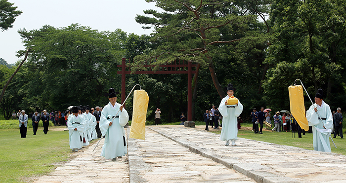 Jangneung_Joseon_Royal_Tomb_Article_02.jpg