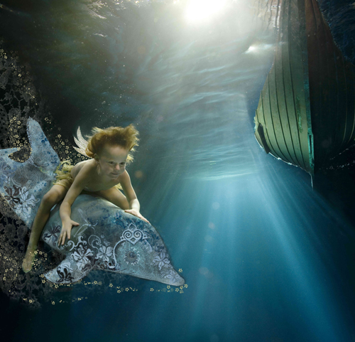 제나 할러웨이의 ‘더 워터 베이비(The Water Babies, 2005-2007)’ 연작 중 ‘돌핀(Dolpin)’