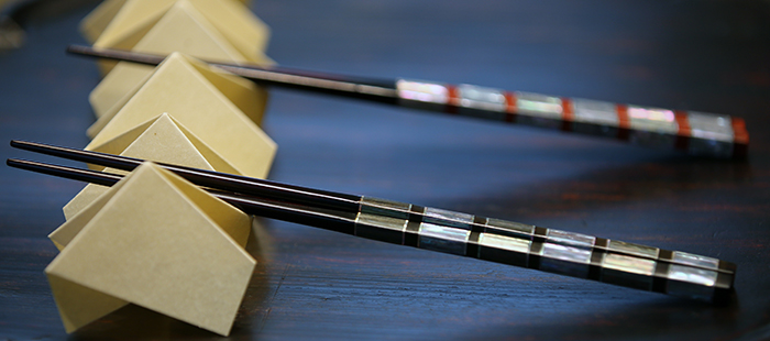 Chopsticks produced by Jeo-Jip display different colors, depending on the angle of the light, showing of the soft beauty of many traditional Korean arts. 