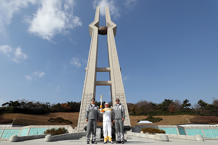 Jeollanamdo_Province_Olympic_Torch_01.jpg