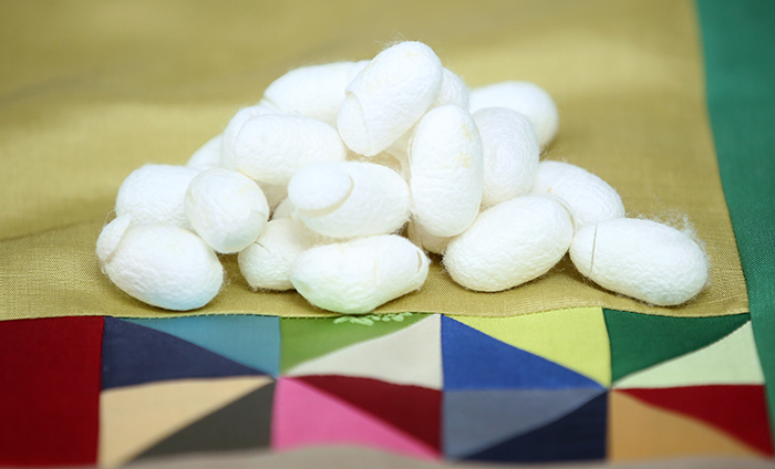 A <i>jogakbo</i> pillow is filled with cocoons or buckwheat.
