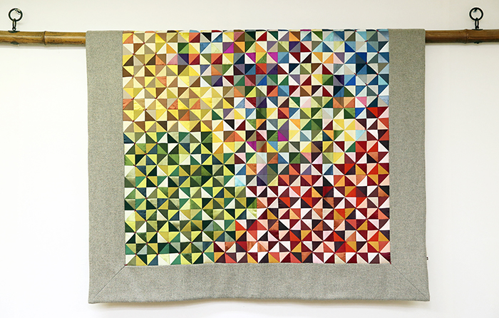 The above <i>jogakbo</i>-decorated throw was on display at the Korean traditional crafts booth at the Milan Furniture Fair in Italy.